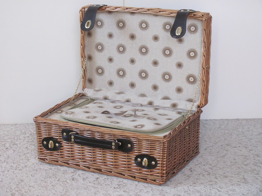 CK 9007 CESTO I PIC NIC IN GIUNCO CM 47X32X27/45 H CESTO I PIC NIC IN  GIUNCO KUBO CM 47X32X27/45 H CON 2 COPERCHI ROBUSTISSIMO [CK9007] - €40.00  : Dal Pozzo Shop, Cesteria Arredamento Rattan